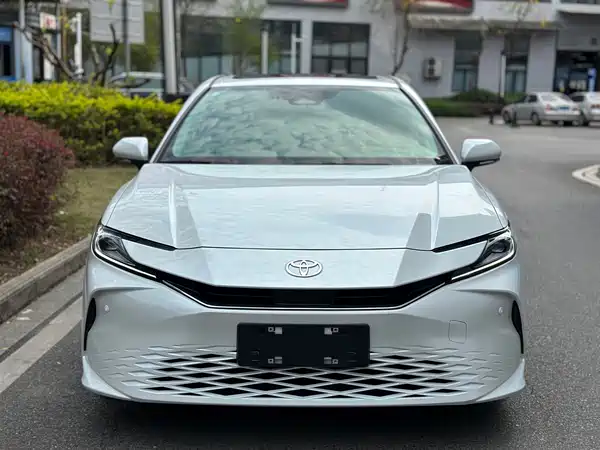 Toyota Camry 2025