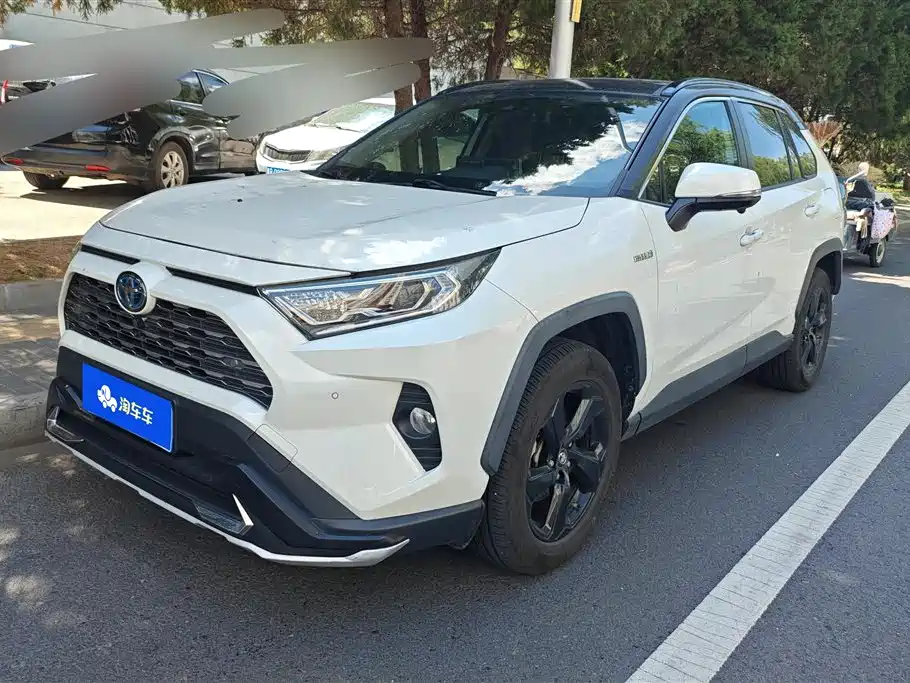 Toyota RAV4 2020 — фото 1