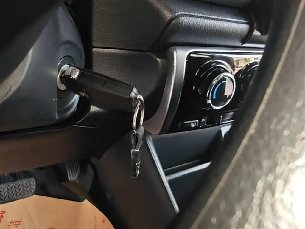 Toyota Yaris L 2020 — фото 9