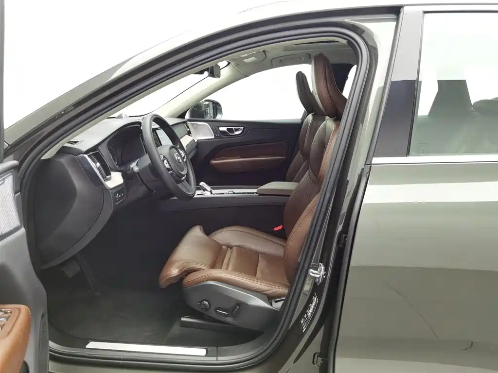 Volvo XC60 PHEV 2020 — фото 10
