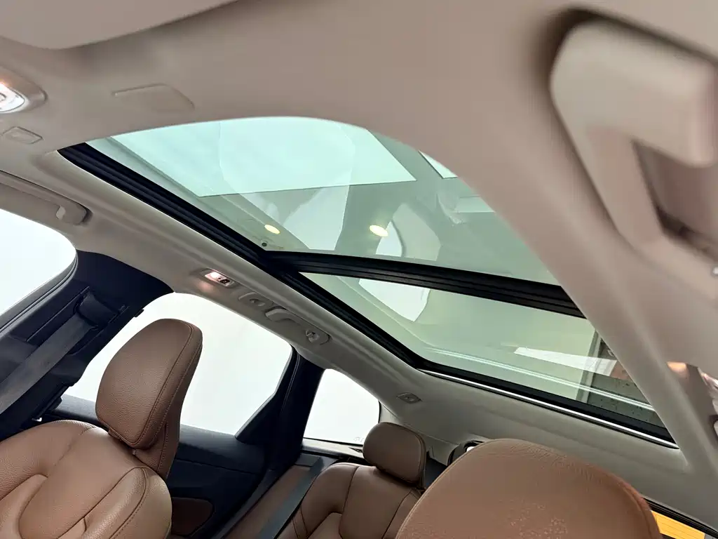 Volvo XC60 2019 — фото 14