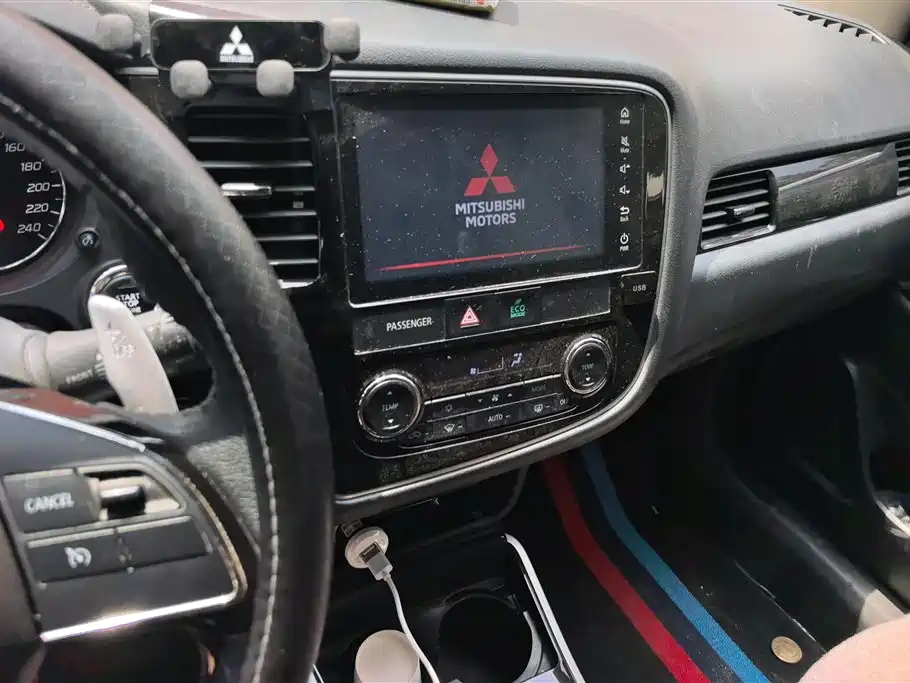 Mitsubishi Outlander 2019 — фото 12