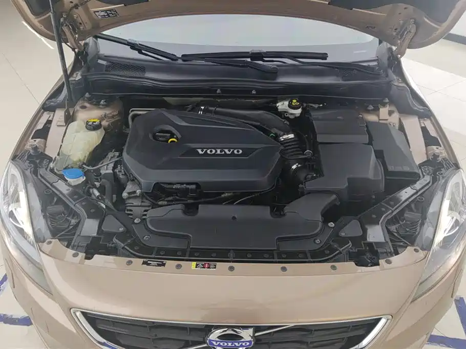 Volvo V40 2015 — фото 10