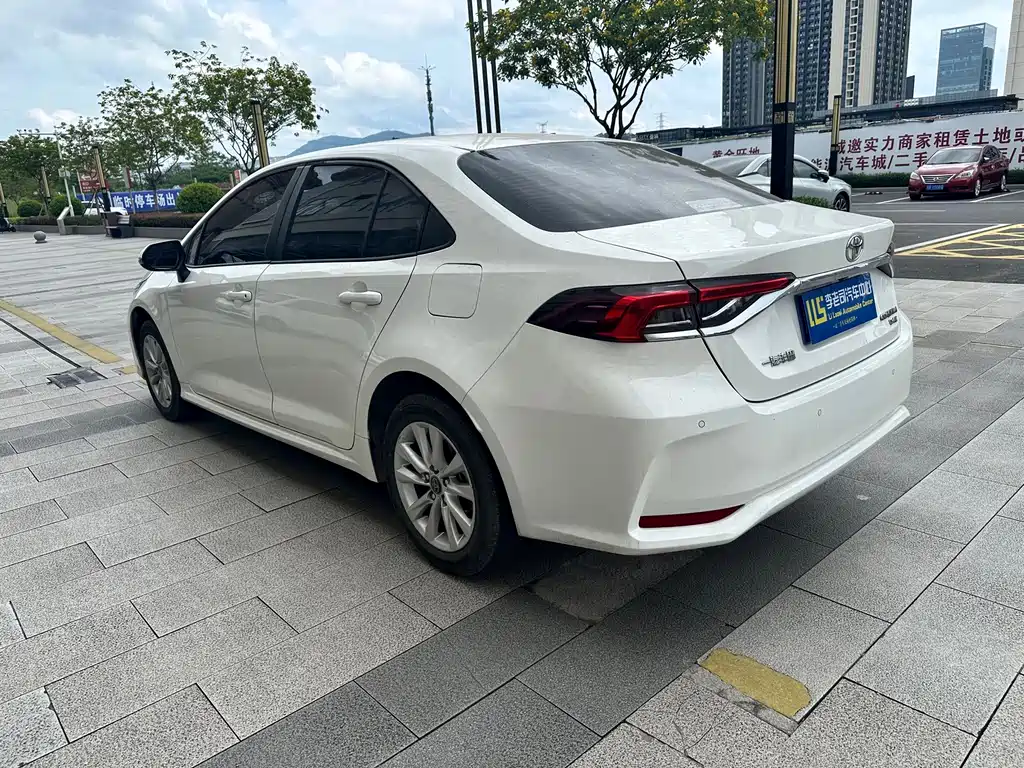 Toyota Corolla 2023 — фото 17