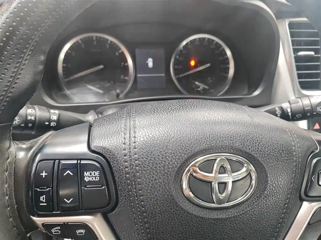 Toyota Highlander 2017 — фото 6