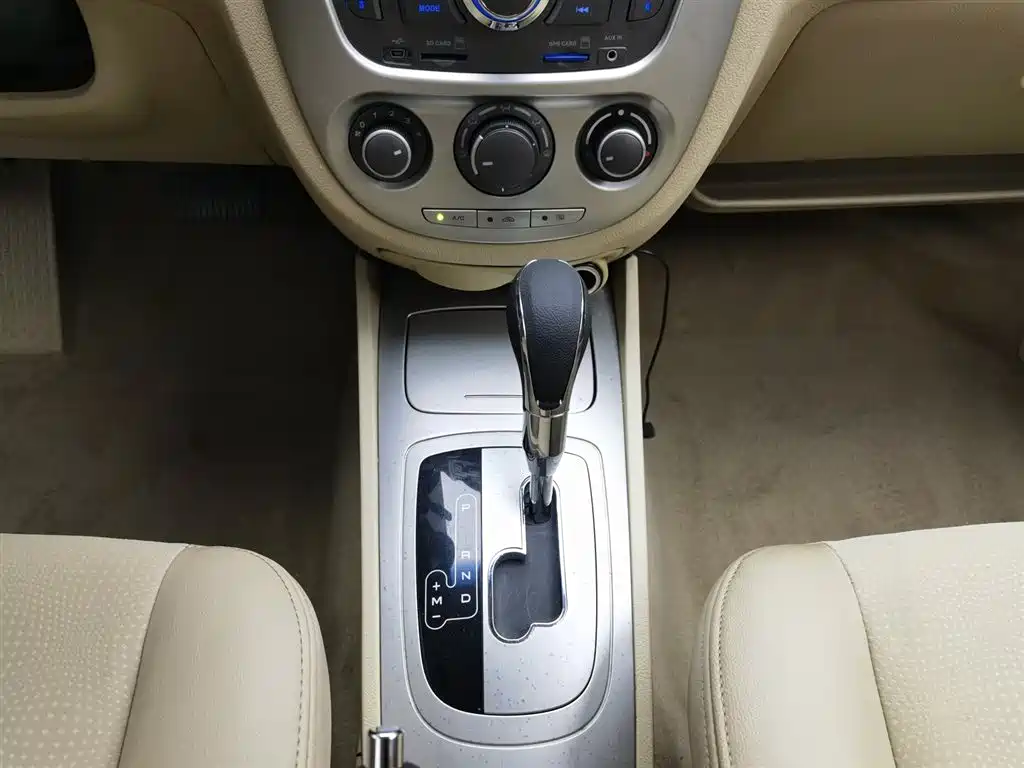 Buick Excelle 2013 — фото 13