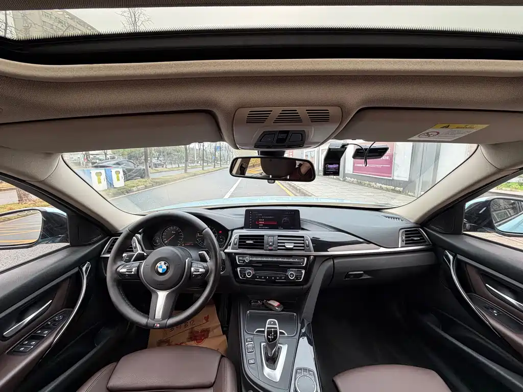 BMW 3 Series 2019 — фото 15