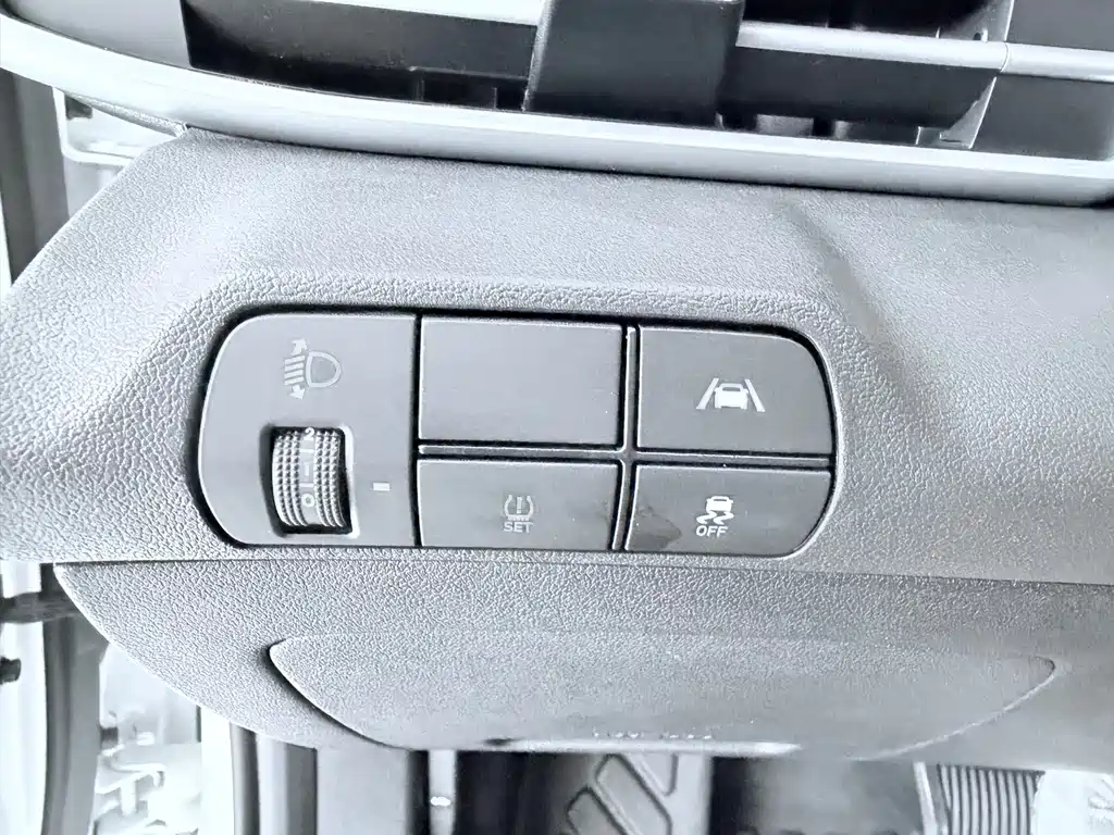 Hyundai Elantra 2023 — фото 13
