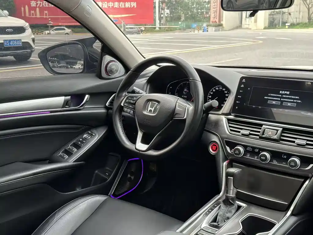 Honda Accord 2022 — фото 10