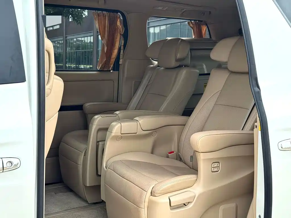 Toyota Alphard 2013
