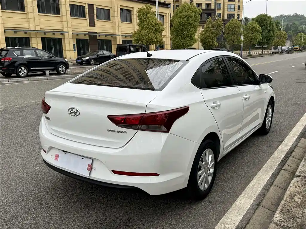Hyundai Verna 2017 — фото 6