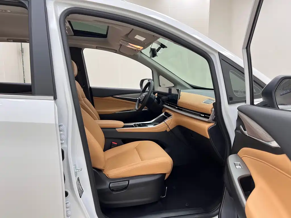 Maxus G50 PHEV 2025 — фото 30