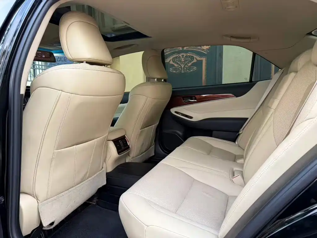 Toyota Crown 2016