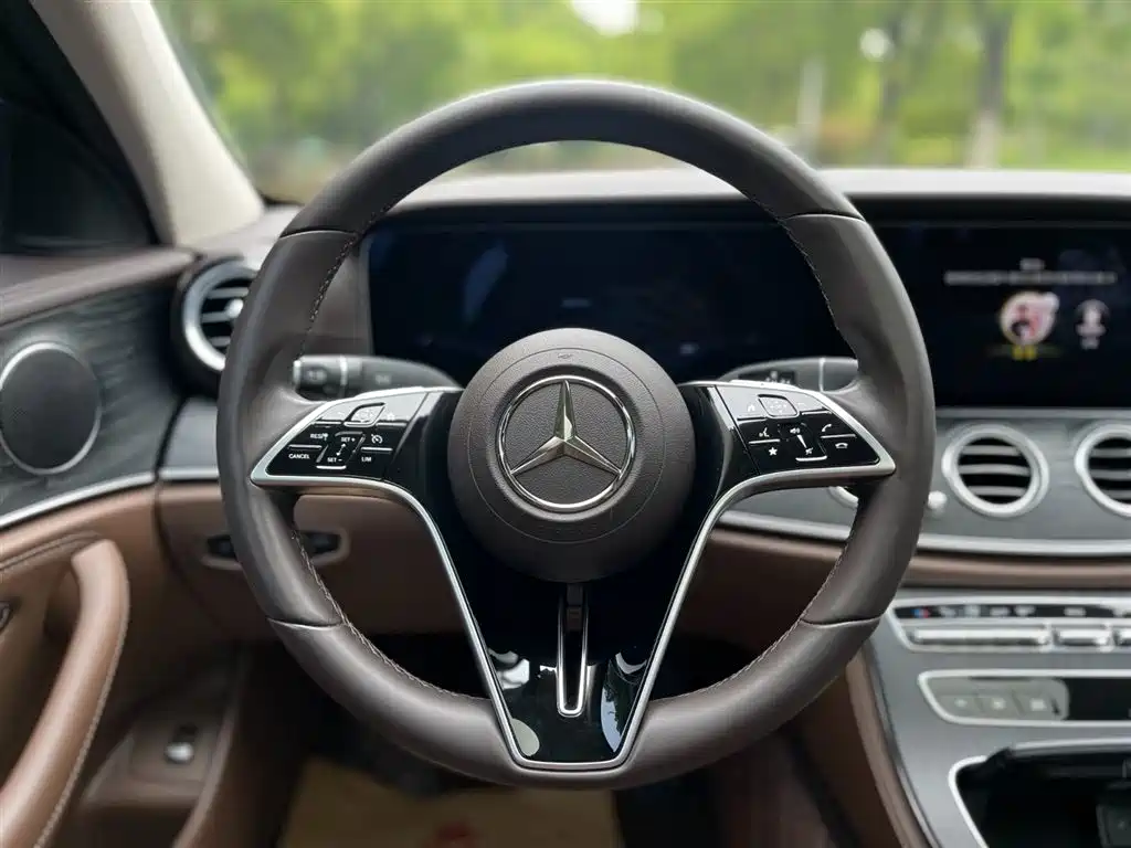 Mercedes-Benz E-Class 2023 — фото 15