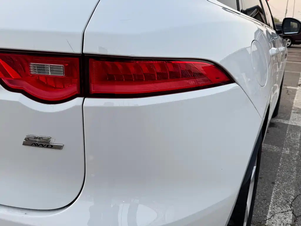 Jaguar F-PACE 2021 — фото 11