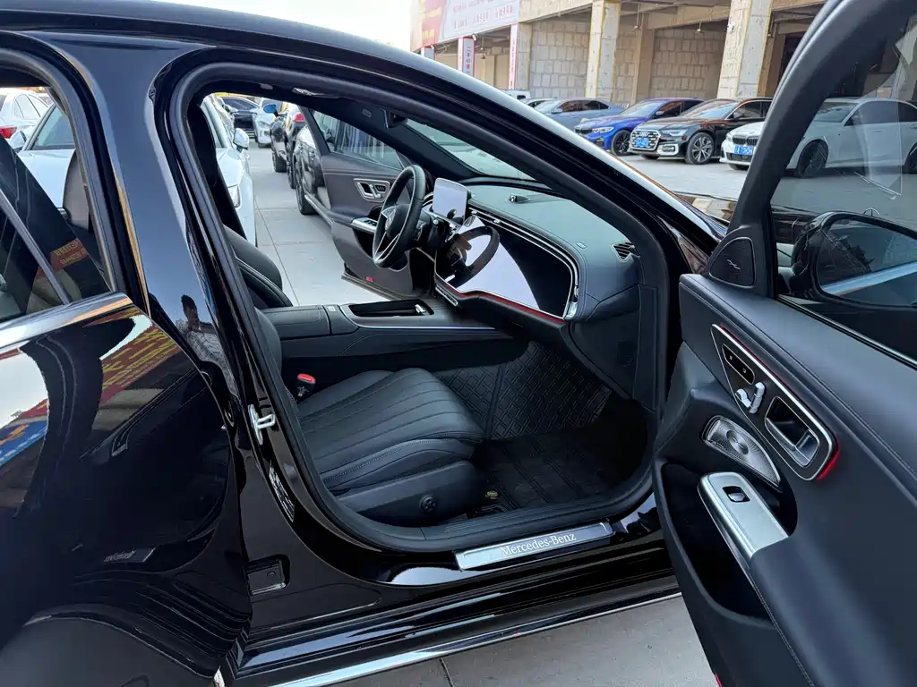 Mercedes-Benz E-Class 2025
