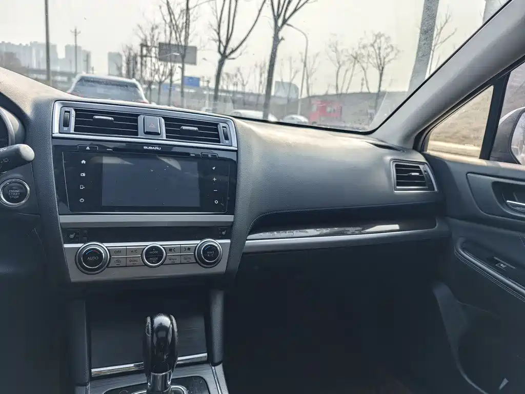 Subaru Outback 2016 — фото 11