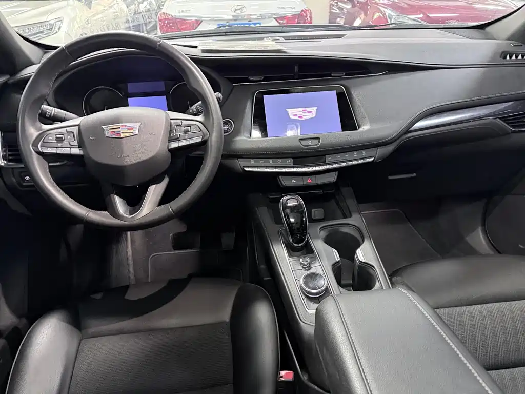 Cadillac XT4 2021 — фото 12