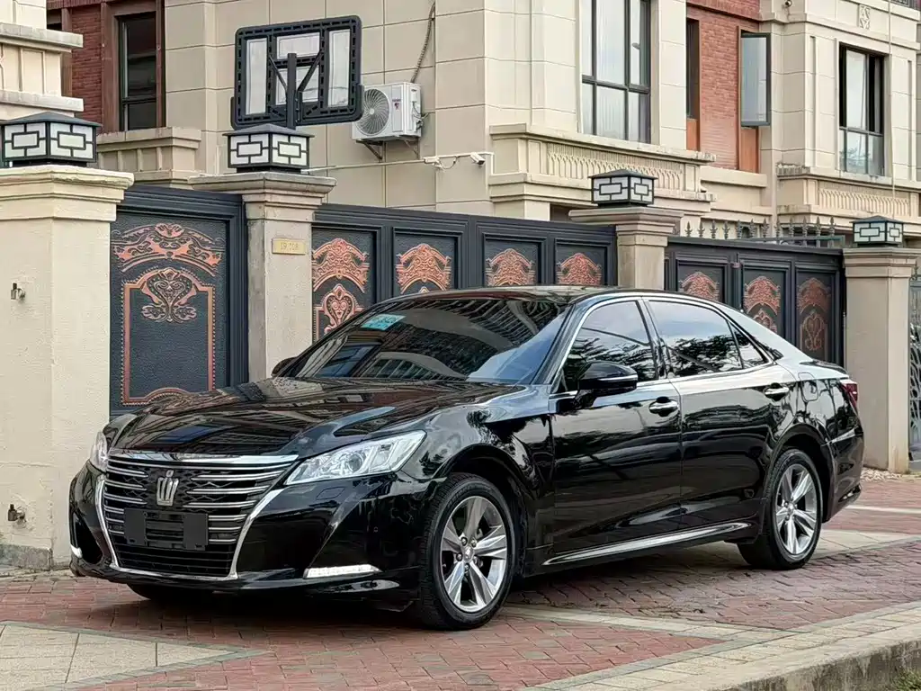 Toyota Crown 2016