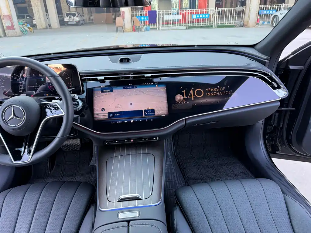 Mercedes-Benz E-Class 2025 — фото 12