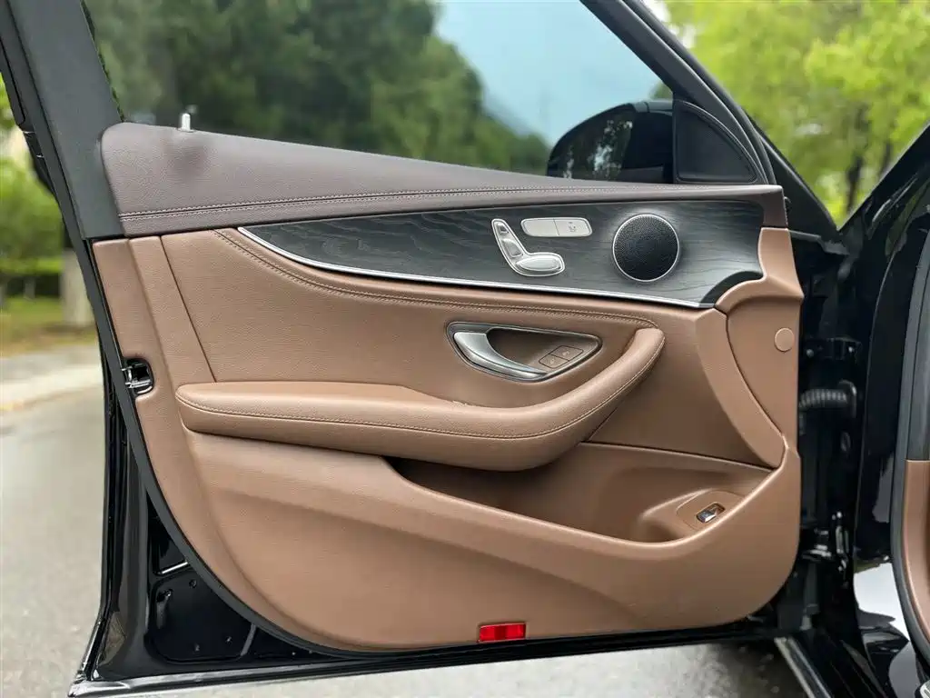 Mercedes-Benz E-Class 2023 — фото 16