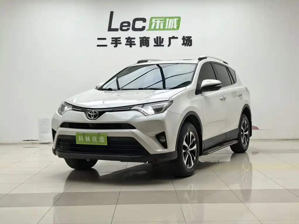 Toyota RAV4 2017 — фото 1