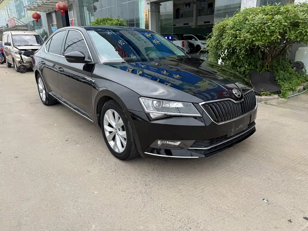 Skoda Superb 2017 — фото 3