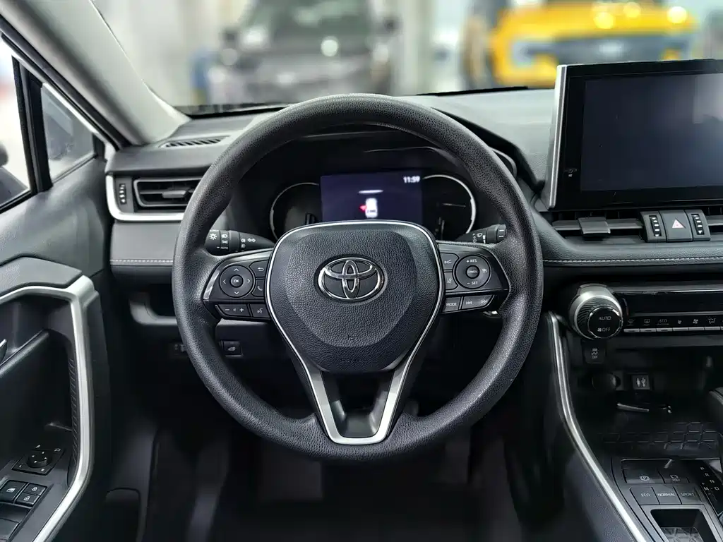 Toyota RAV4 2021 — фото 7
