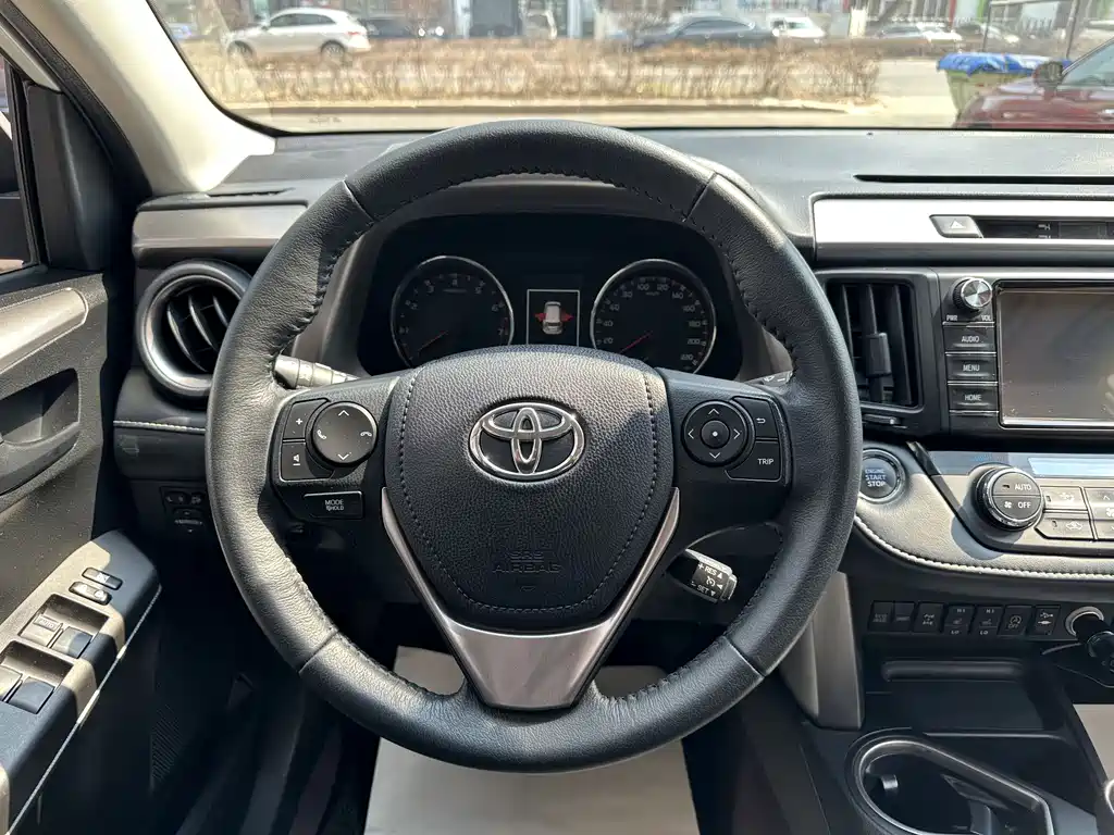 Toyota RAV4 2017 — фото 6