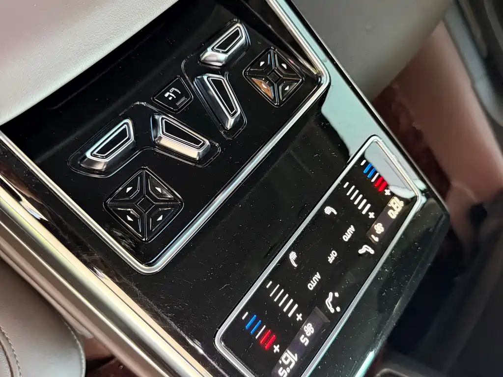 Audi A8 2021 — фото 6