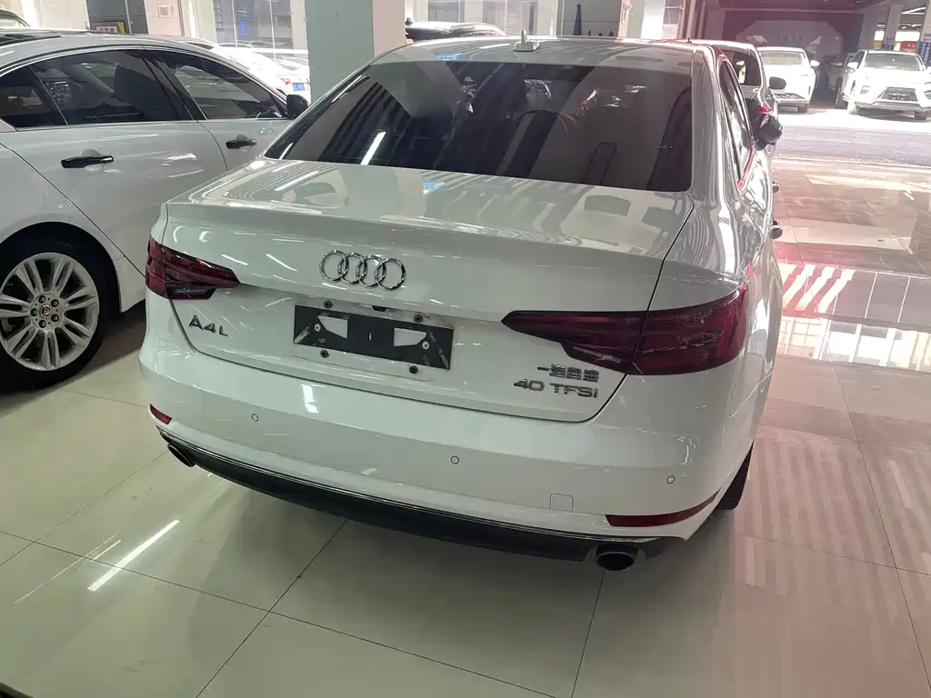 Audi A4L 2018 — фото 11
