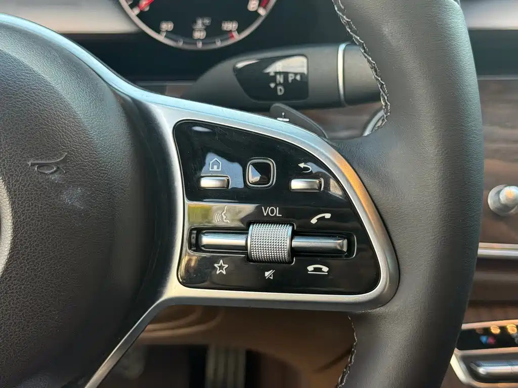Mercedes-Benz E-Class 2018 — фото 17