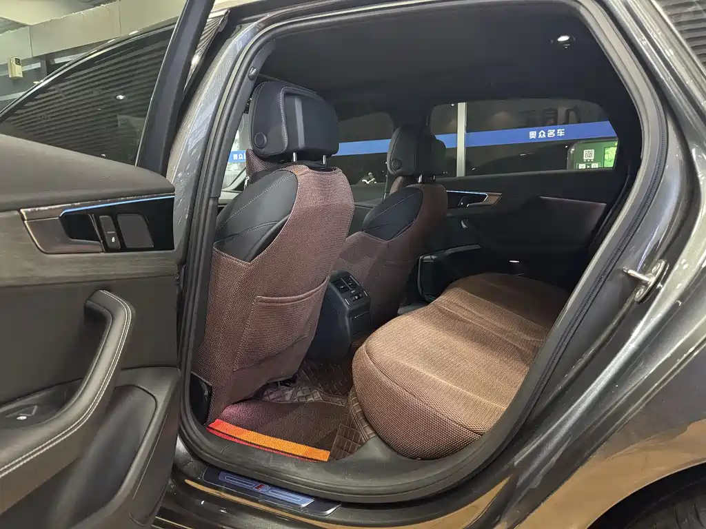 Audi A4L 2023 — фото 6