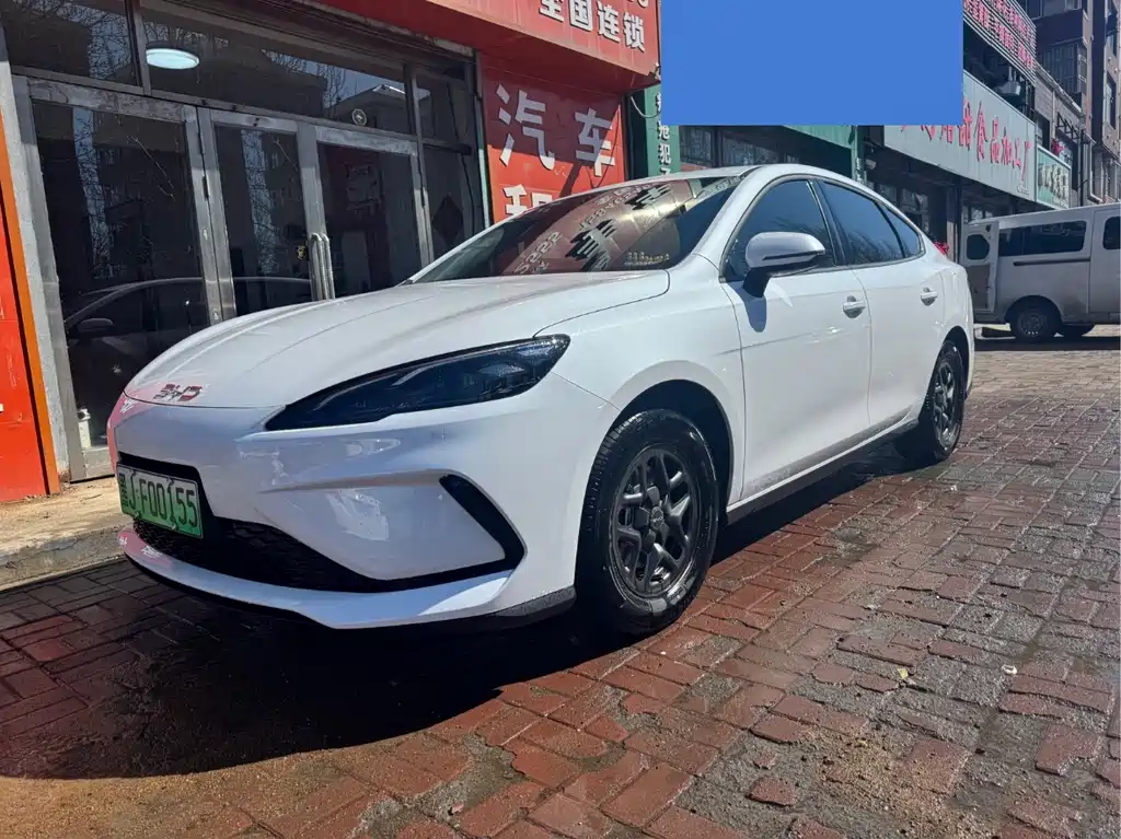 BYD Seal 05 DM-i 2025 — фото 1