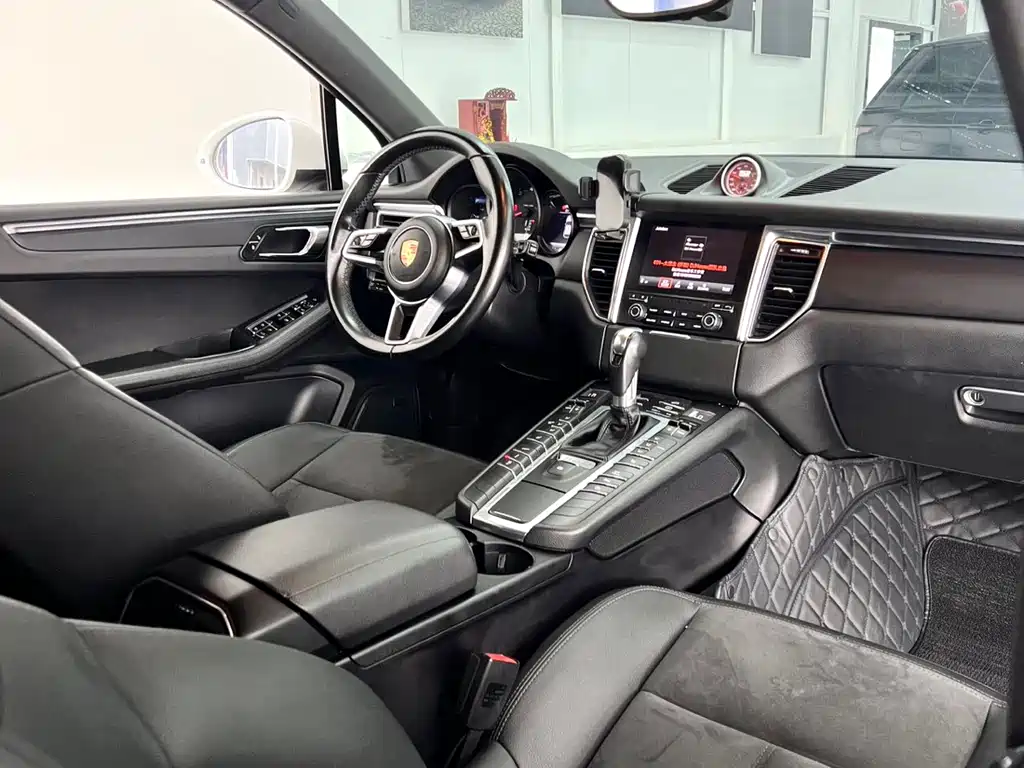Porsche Macan 2018 — фото 8