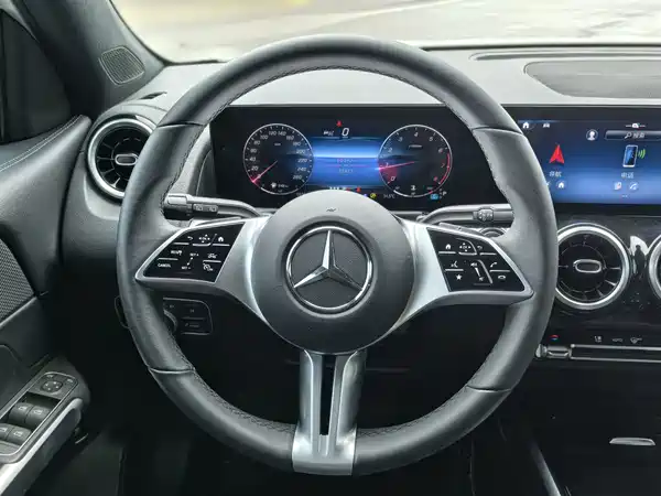 Mercedes-Benz GLB 2024
