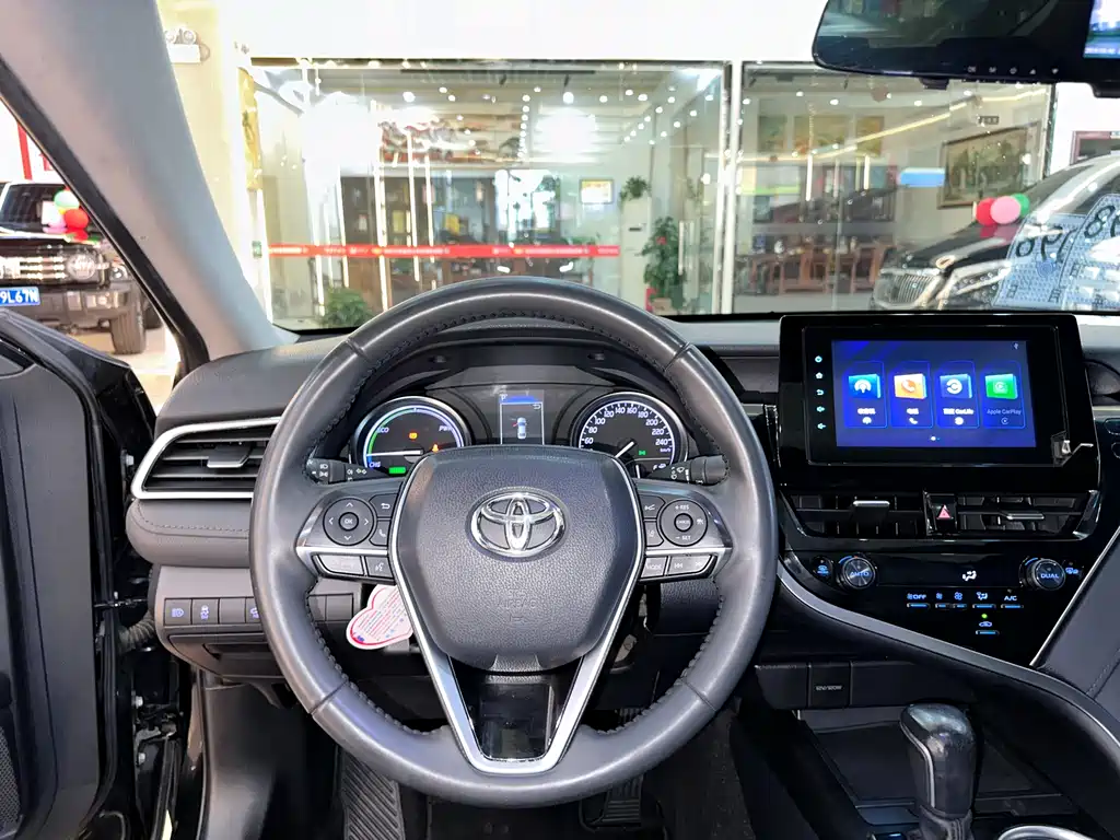 Toyota Camry 2022 — фото 8