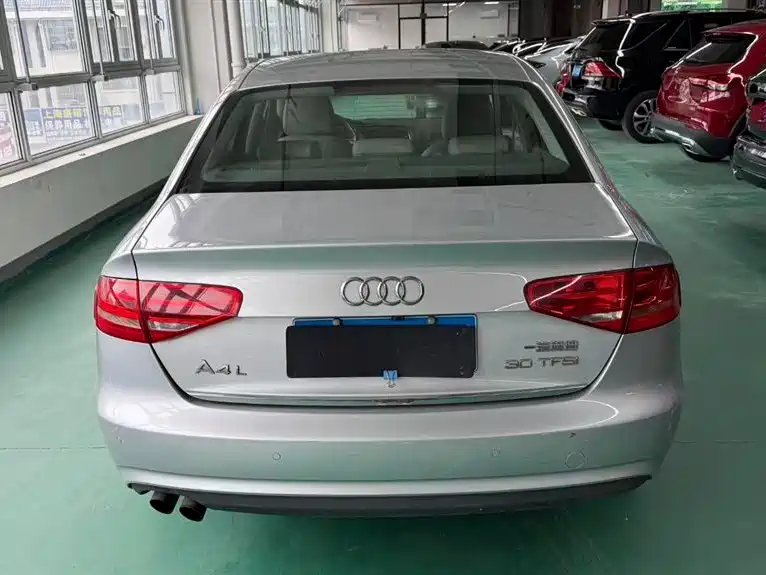 Audi A4L 2014 — фото 11