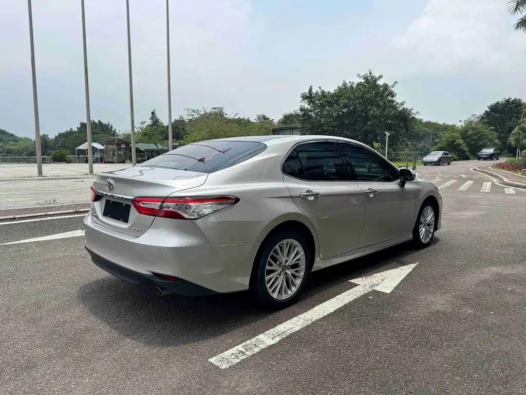 Toyota Camry 2019 — фото 15