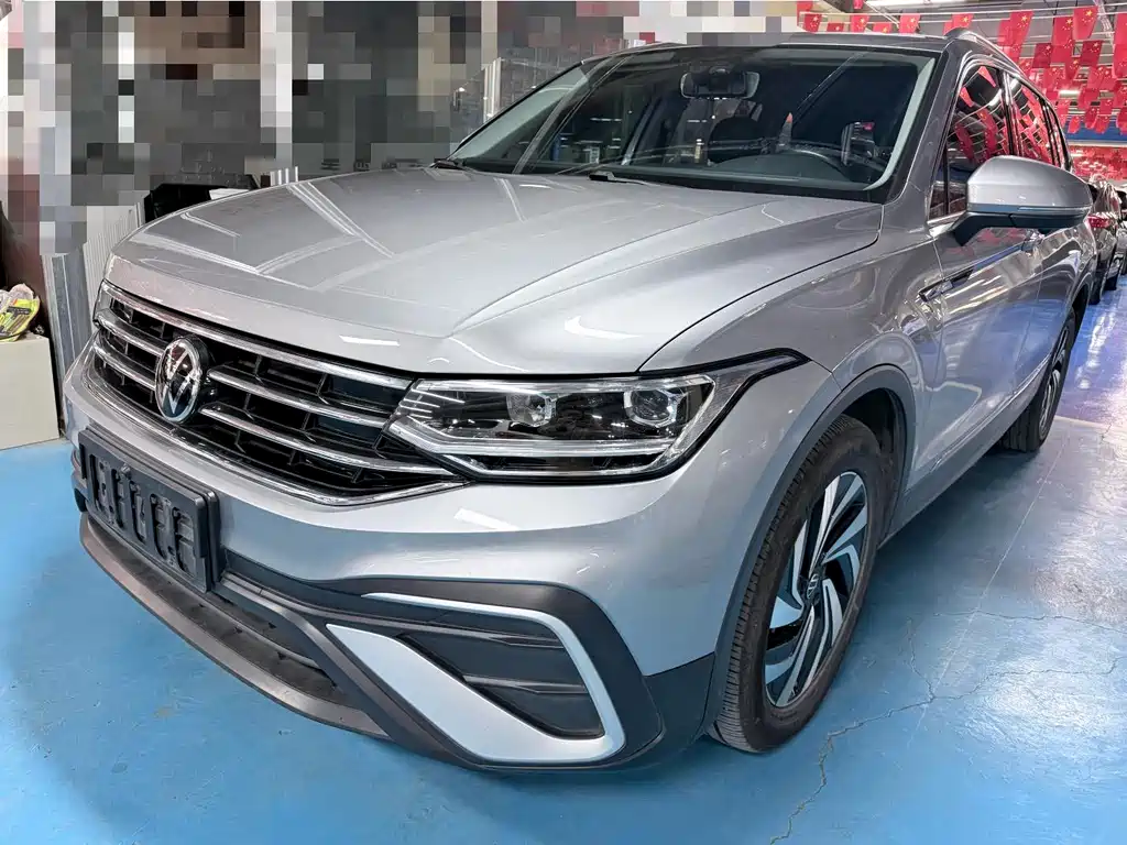 Volkswagen Tiguan L 2022 — фото 1