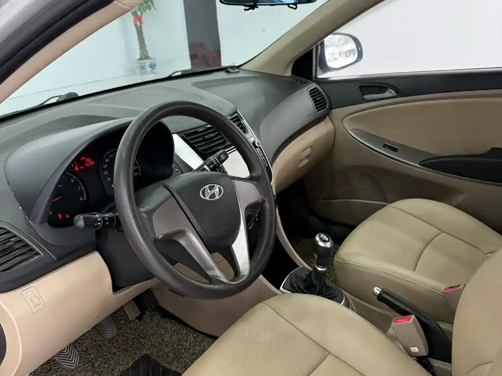 Hyundai Verna 2015 — фото 4
