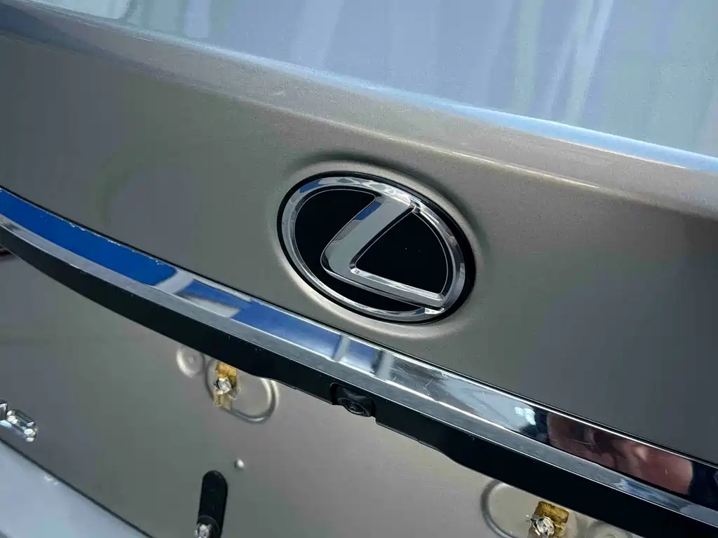 Lexus ES 2023 — фото 8