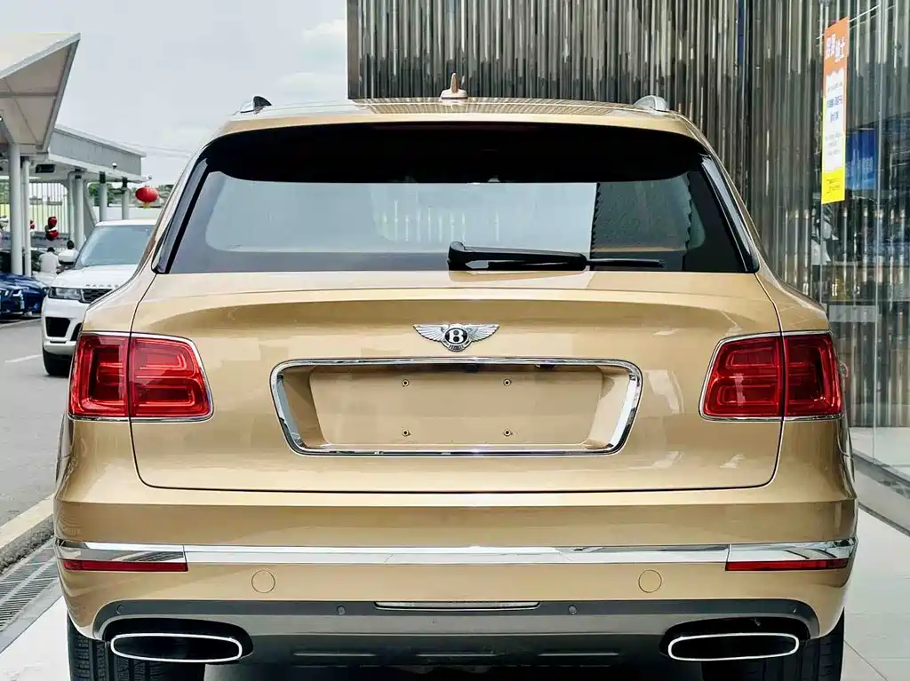 Bentley Bentayga 2018 — фото 12