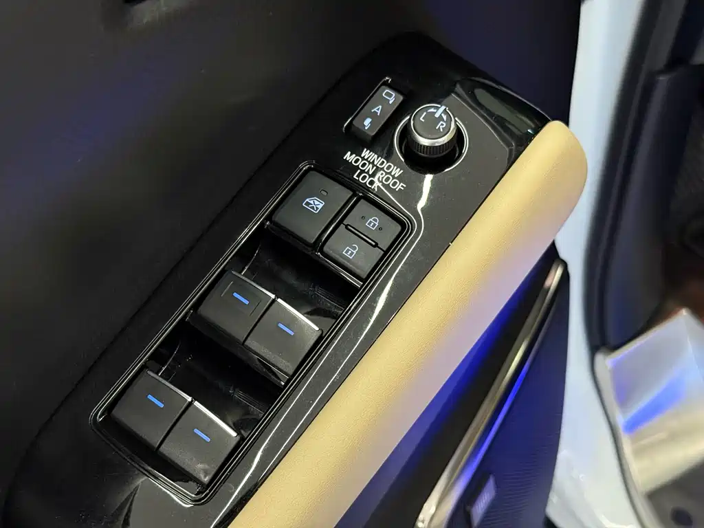 Toyota Vellfire 2022 — фото 18