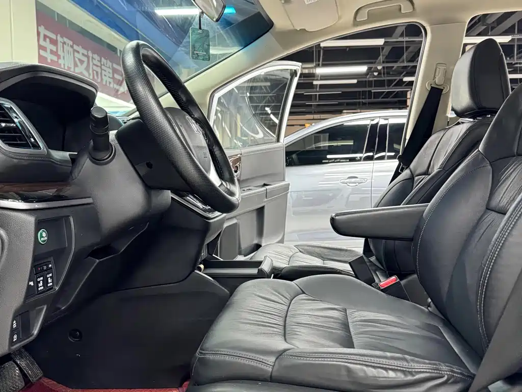 Honda Odyssey 2018 — фото 10