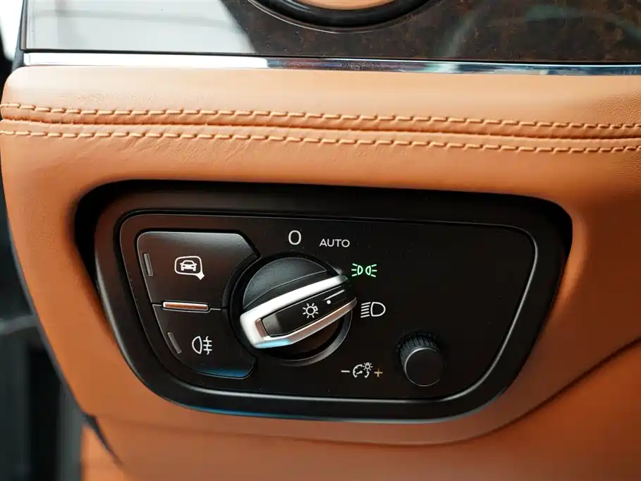 Bentley Bentayga PHEV 2021 — фото 10