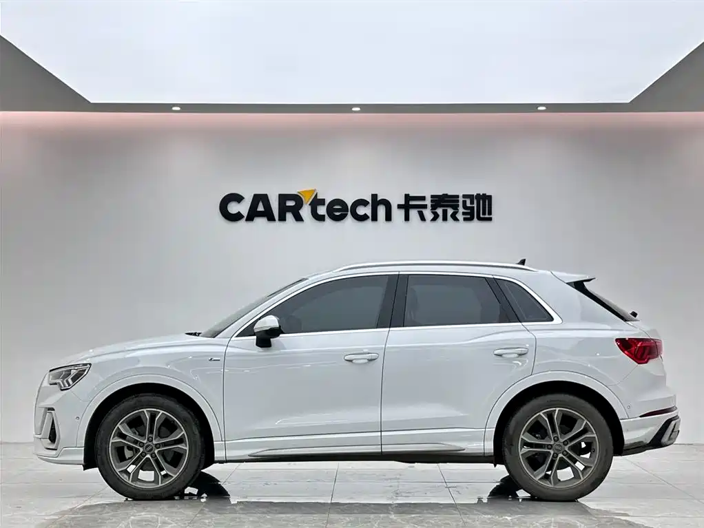 Audi Q3 2024 — фото 2