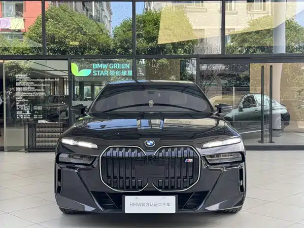 BMW i7 M70L 2023