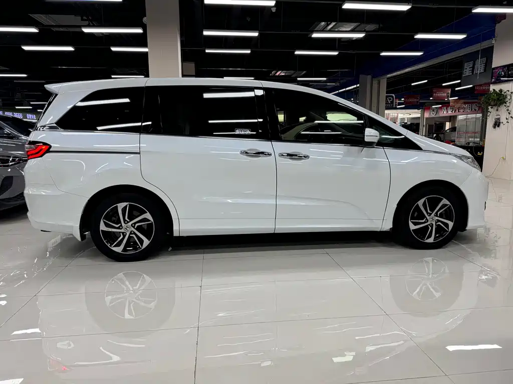 Honda Odyssey 2018 — фото 8
