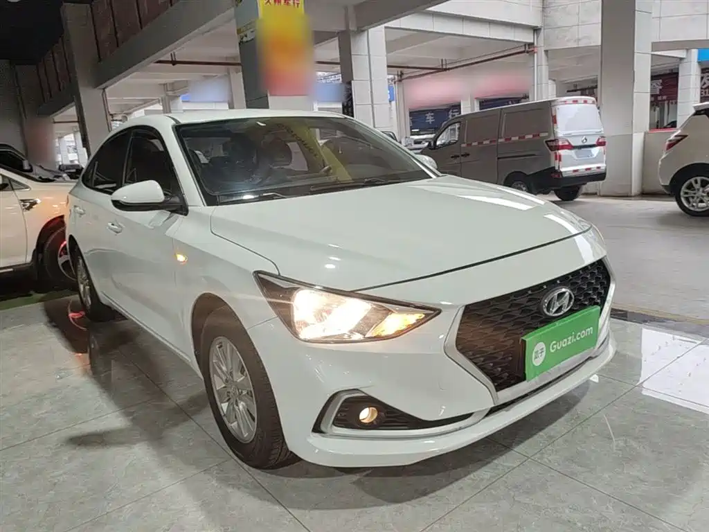 Hyundai Elantra 2020 — фото 4